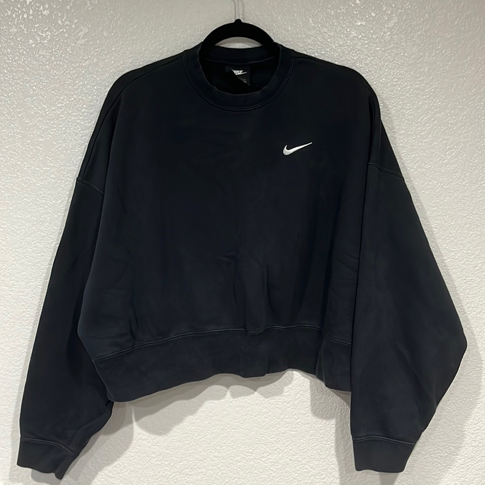 Nike Cropped Black Crewneck